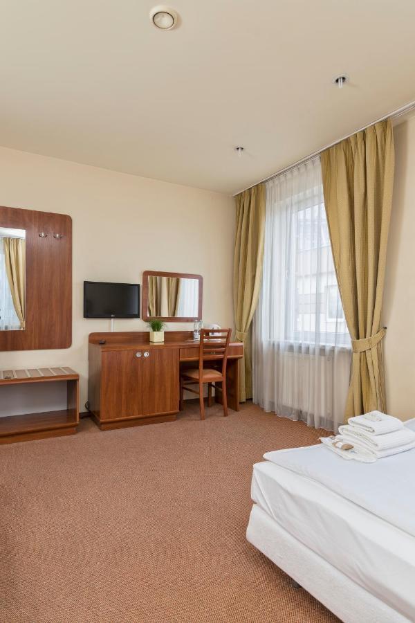 Hotel Colibra Варшава Екстериор снимка