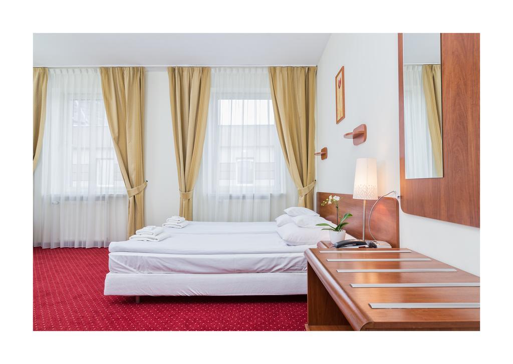 Hotel Colibra Варшава Стая снимка