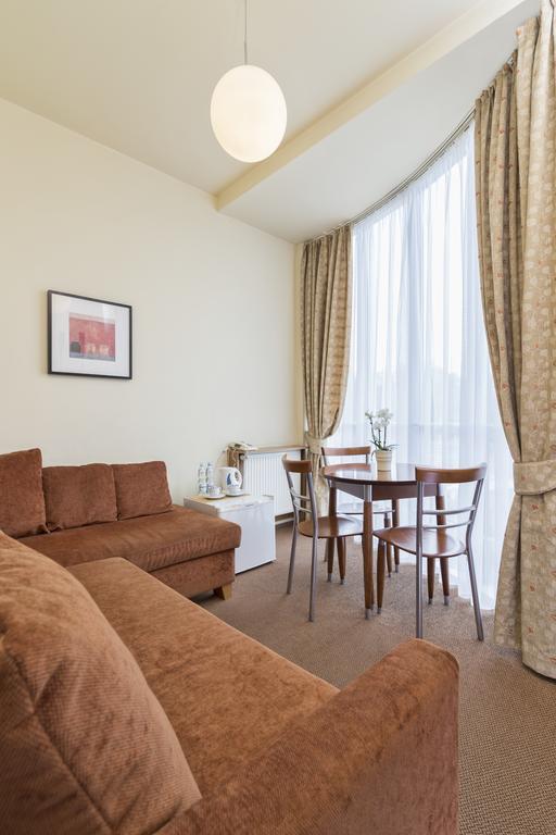 Hotel Colibra Варшава Екстериор снимка